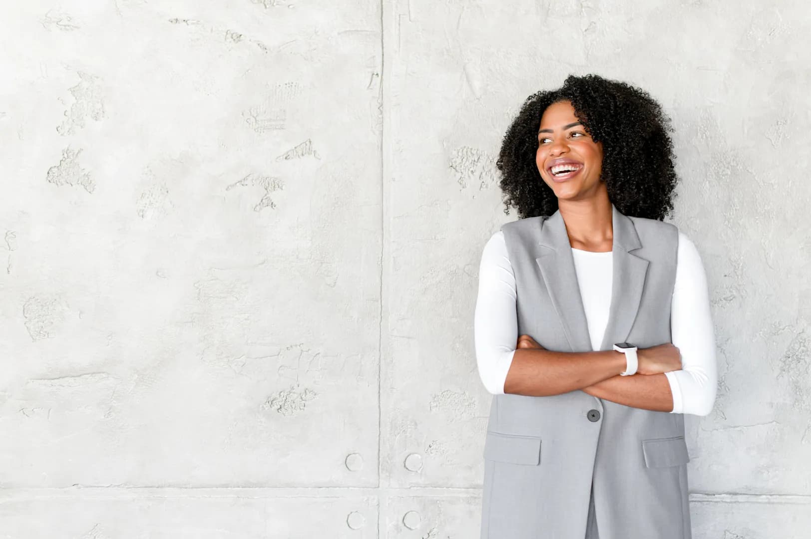 Femme d’affaires africaine dans son environnement professionnel